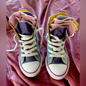 CONVERSE Chuck Taylor kid shoes - sz 10.5